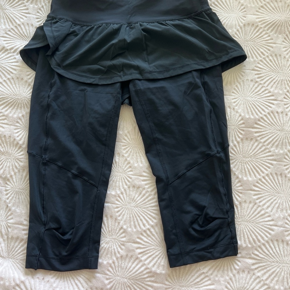 Lululemon Spin it To Win crop skorts leggings black size 6